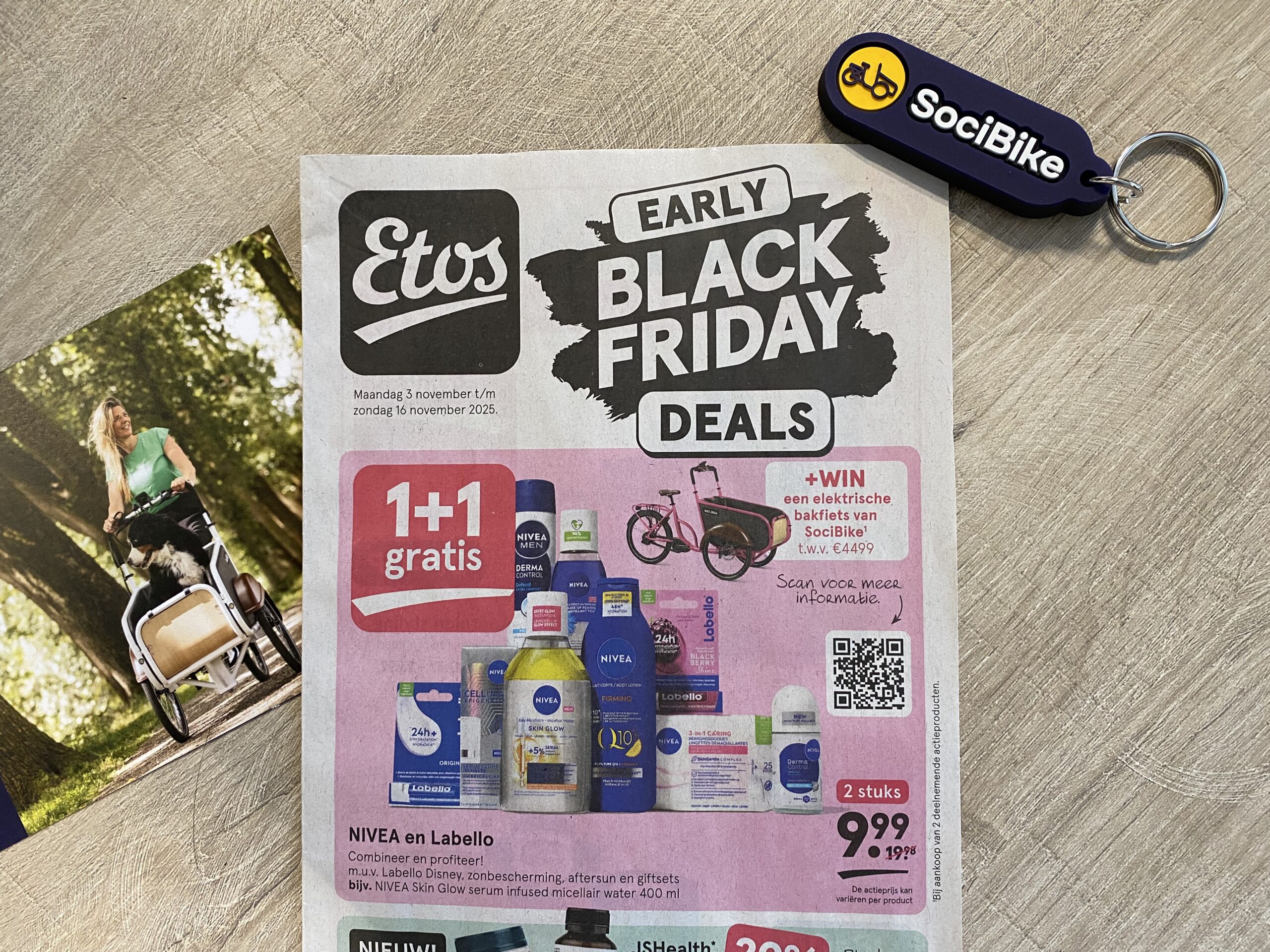 Win een roze SociBike bij Etos dankzij NIVEA SociBike: foto van de reclamefolder van Etos